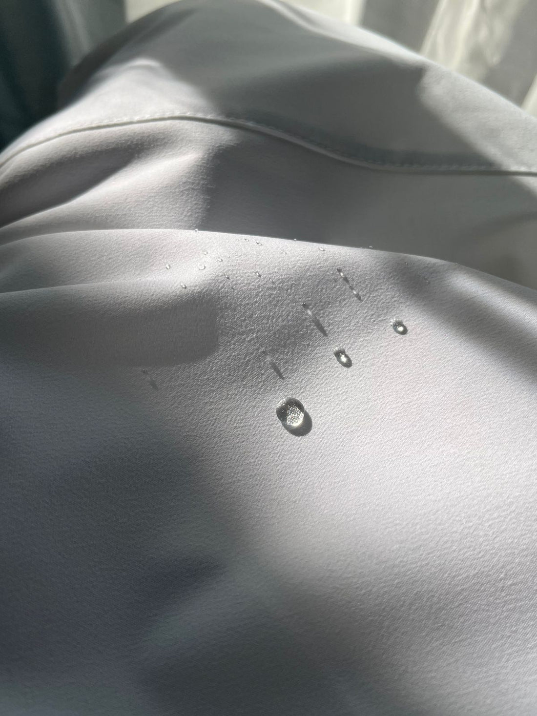 ¿Por qué elegir tela antifluido para tu uniforme clínico?