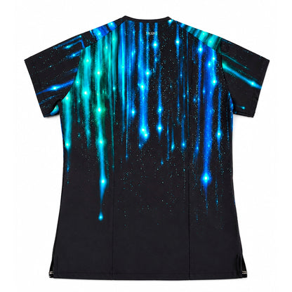 Top clínico de mujer con diseño Ataque de los Titanes Negro, vista 4