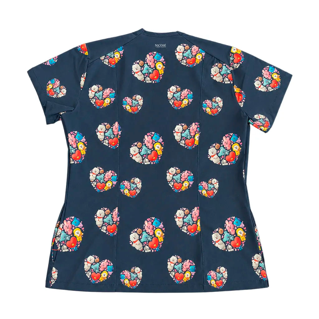 Top Clínico BT21 Universe Heart — Uniforme K-pop ARMY Antifluido