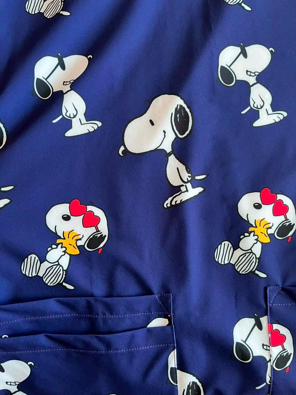 Top Clinico Snoopy azul marino