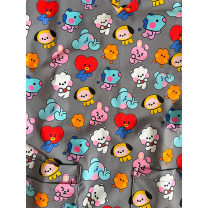 Top clínico mujer antifluido estampado BT21 minis gris