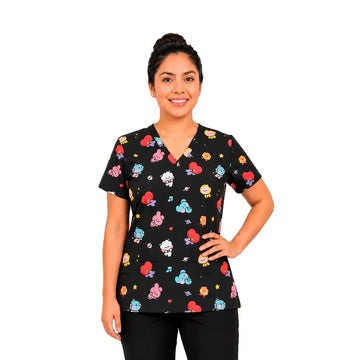 Top clínico de mujer con diseño BT21, vista 3