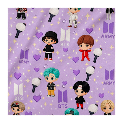 Top clínico de mujer con diseño BTS Tinytan, vista 5