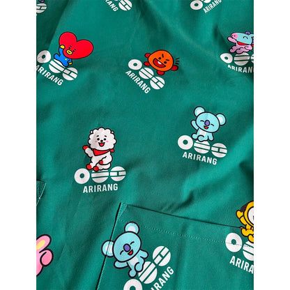 Detalle de la tela antifluido del top clínico BT21 Arirang Verde