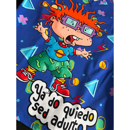 Detalle de la tela antifluido del top clínico Carlitos Rugrats Azul Rey