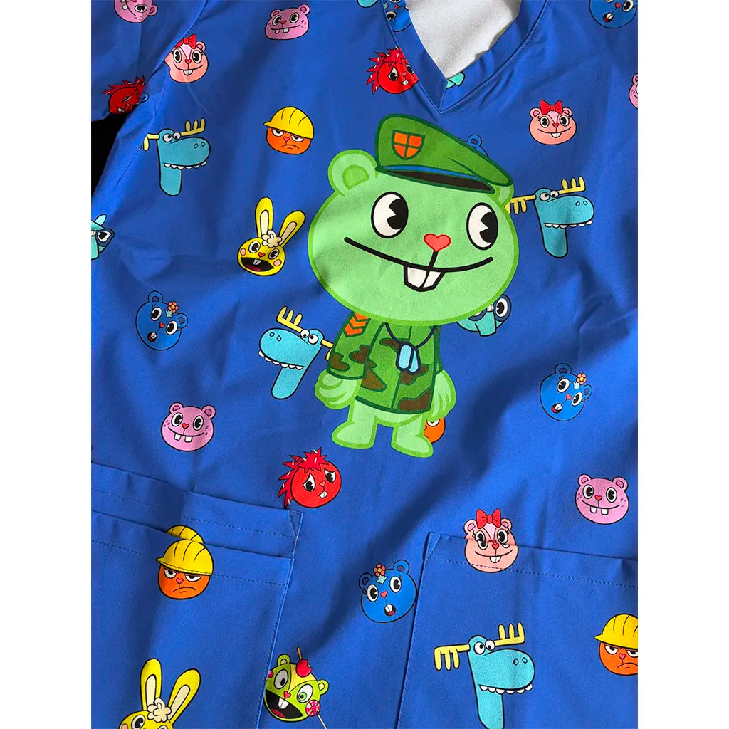 Detalle de la tela antifluido del top clínico Happy Tree Friends Azul Rey