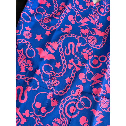 Detalle de la tela antifluido del top clínico Monster High Fucsia