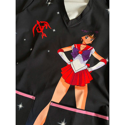 Detalle de la tela antifluido del top clínico Sailor Mars Negro