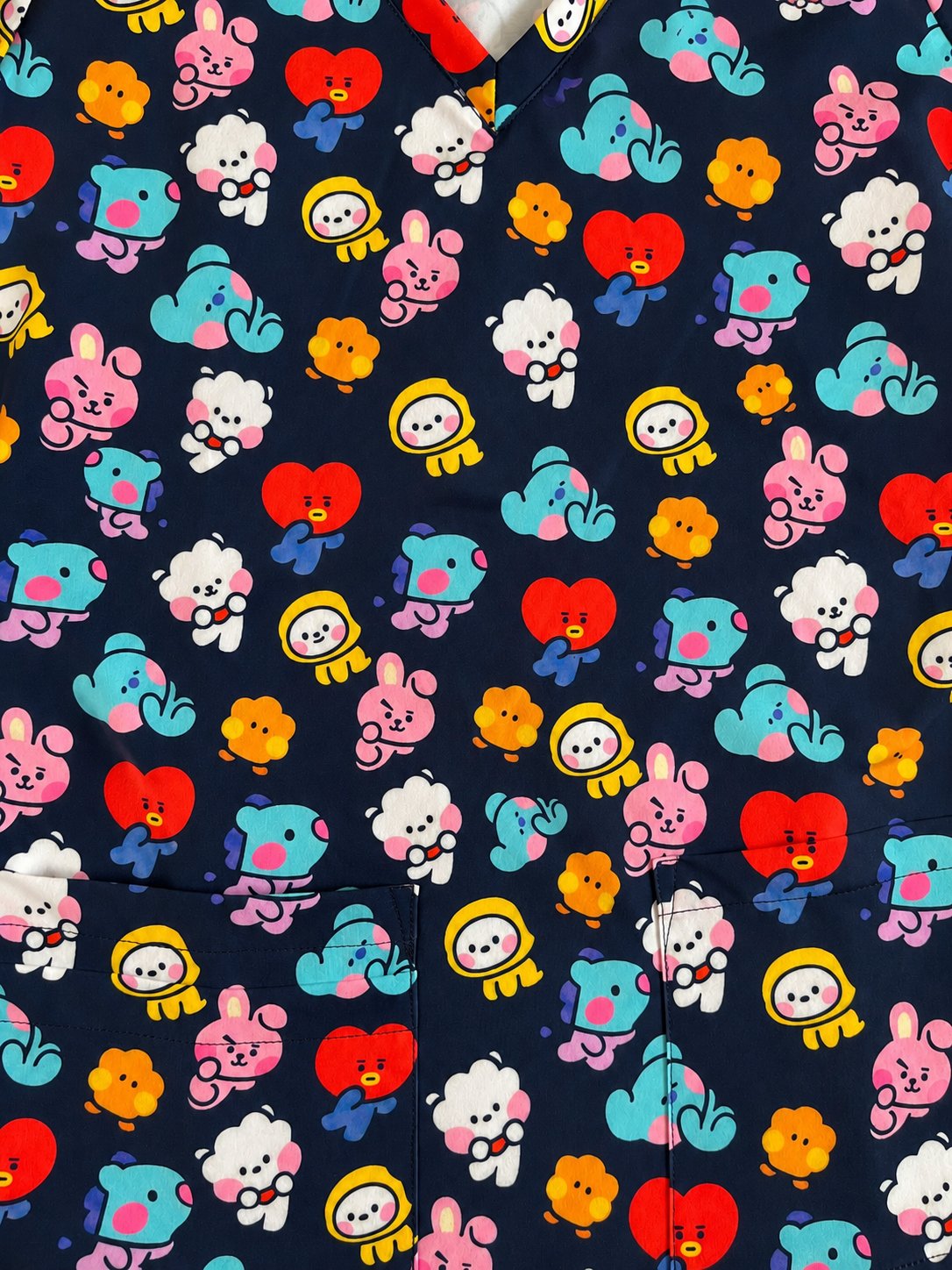 Top clínico de mujer con diseño BT21 Azul Marino Colors - Talla L, vista 5