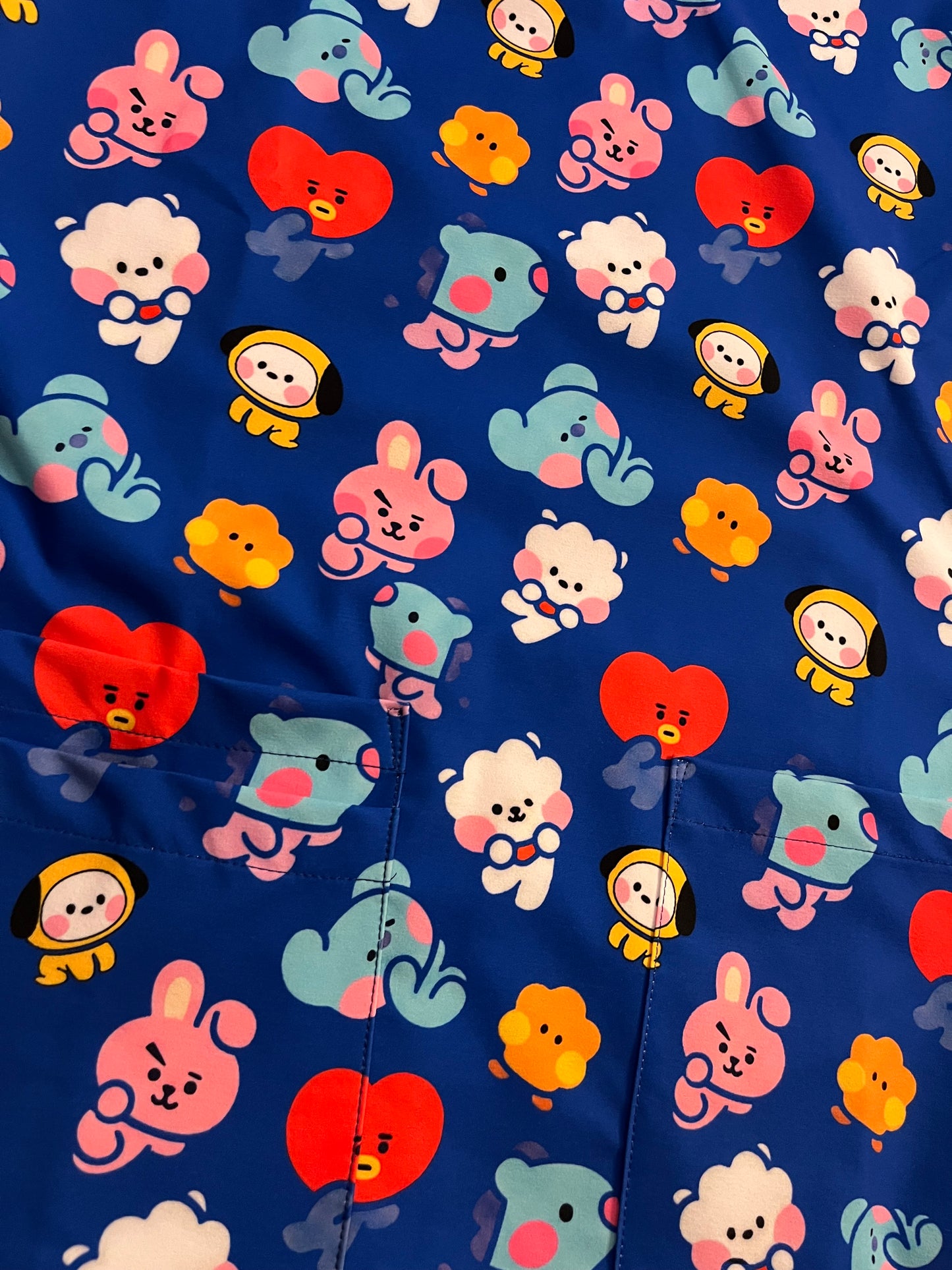 Top Clínico BT21 Azul Rey Mujer (A pedido)