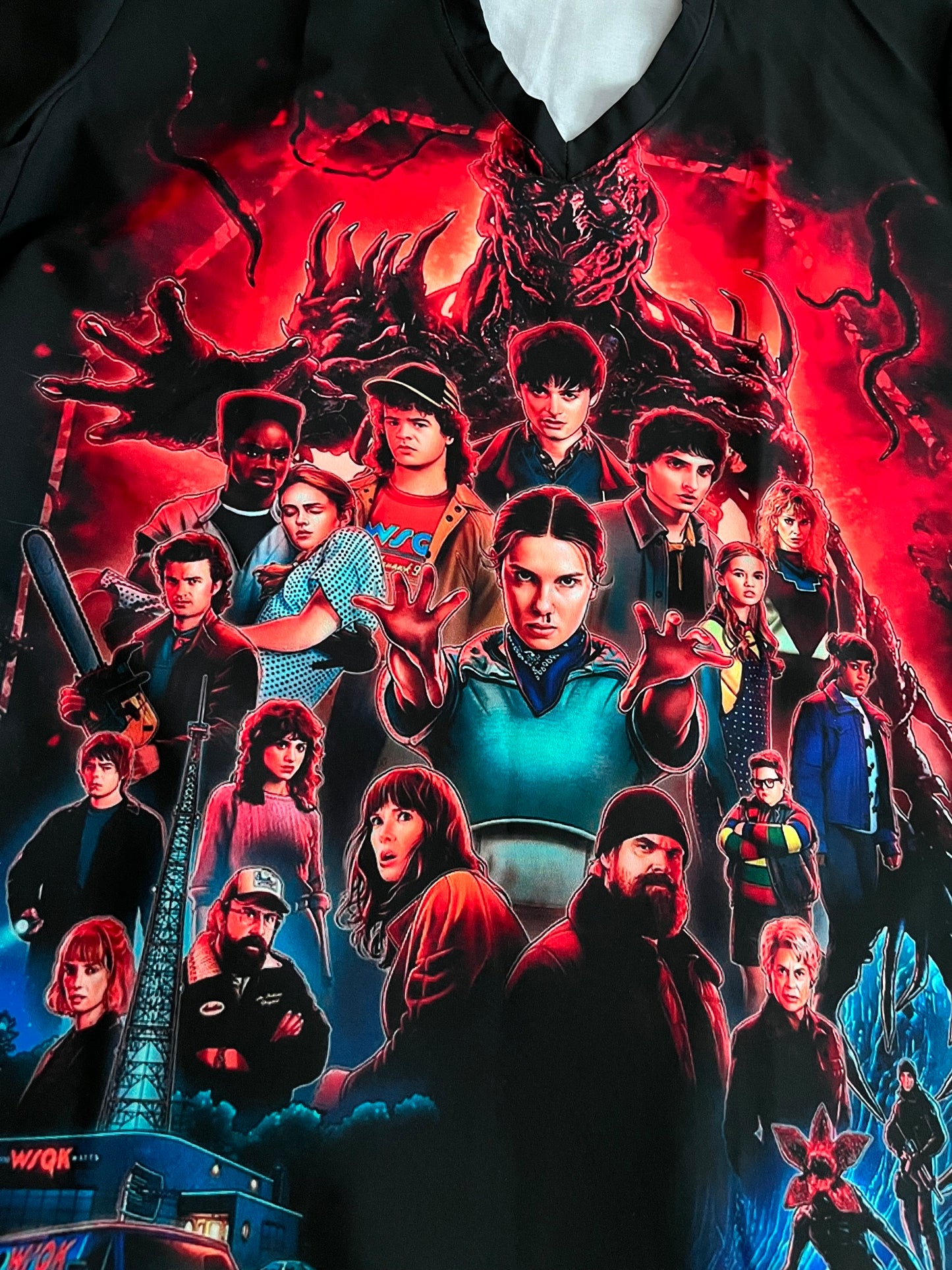 Stranger Things Top Clínico Mujer (A pedido)