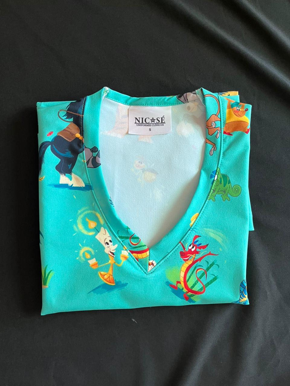 Mundo Encantado Top Clínico Mujer (A pedido)