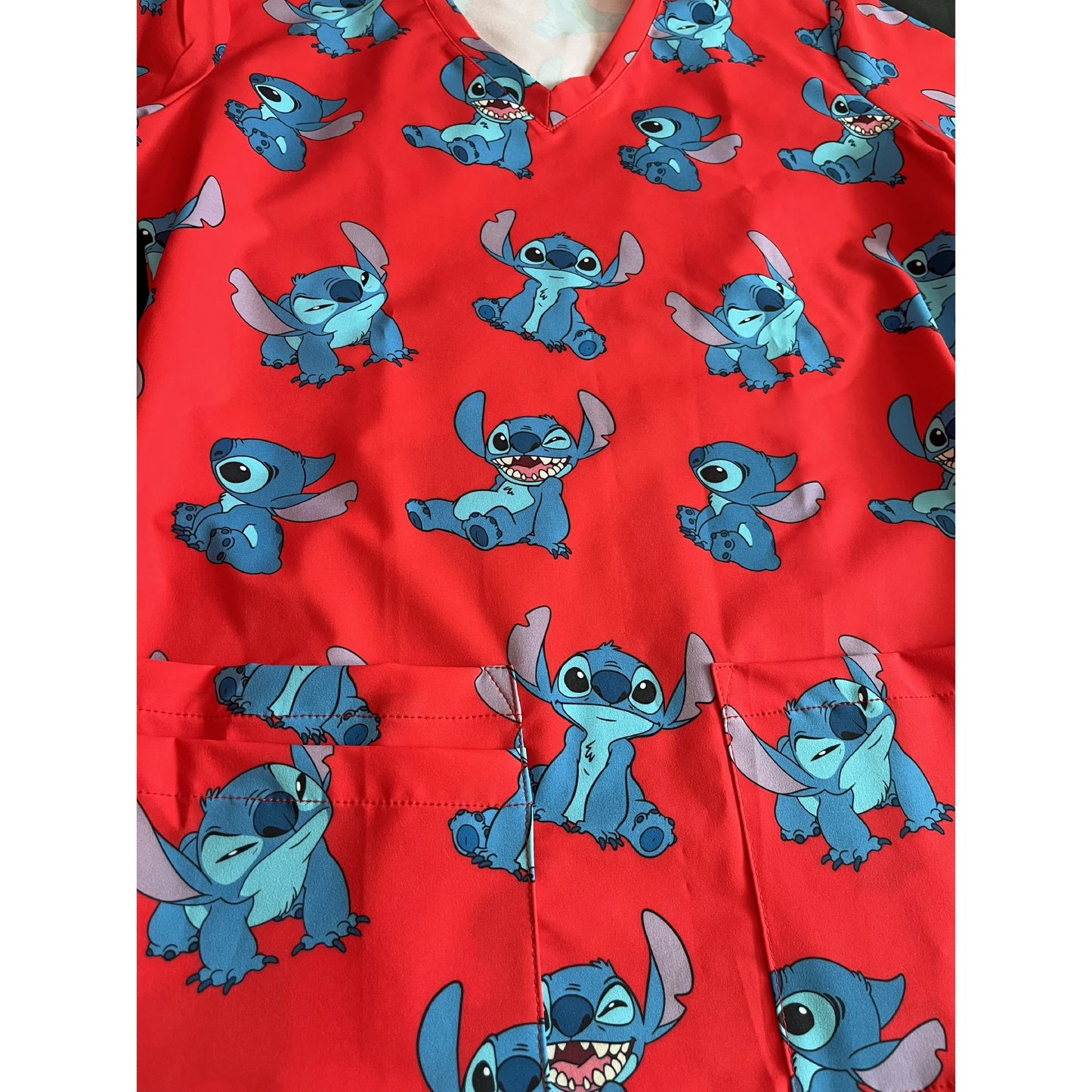 Stitch Rojo Top Clínico Mujer (A pedido)