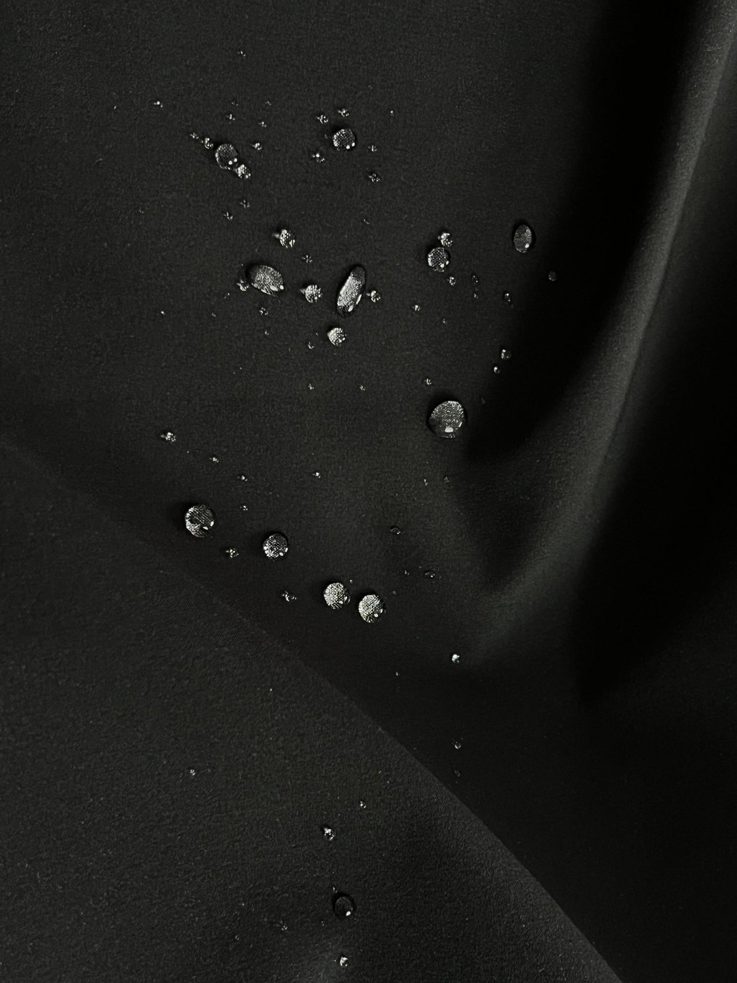 Top Esencial Antifluido Negro