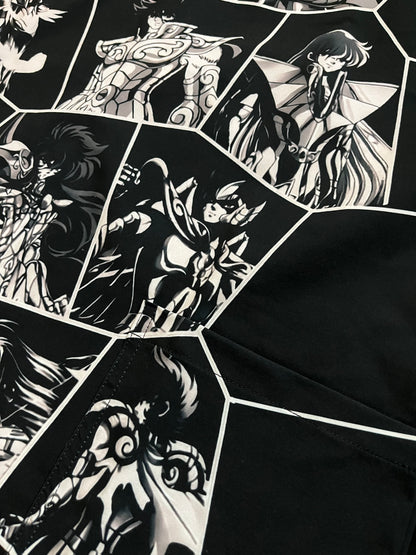 Detalle tela sublimada Caballeros del Zodiaco - top clínico hombre Nicosé