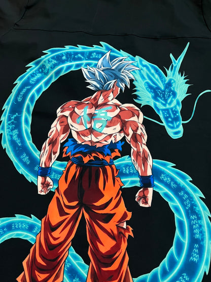 Detalle Goku dragón fondo negro - top clínico hombre Nicosé