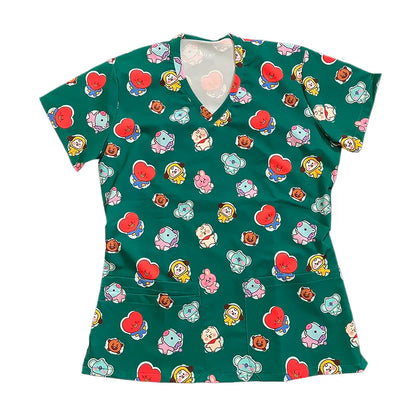 Top clínico mujer BT21 verde frente - Nicosé uniformes clínicos Chile