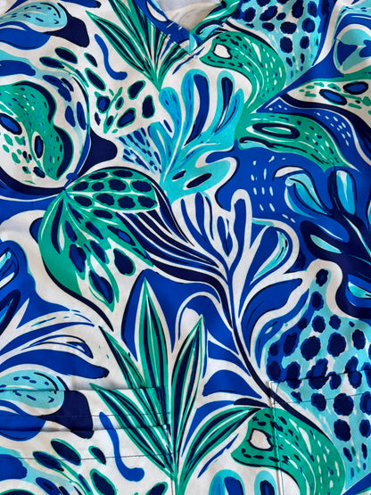Top clínico de mujer con diseño Bosque Azul - Tallas M y L, vista 3
