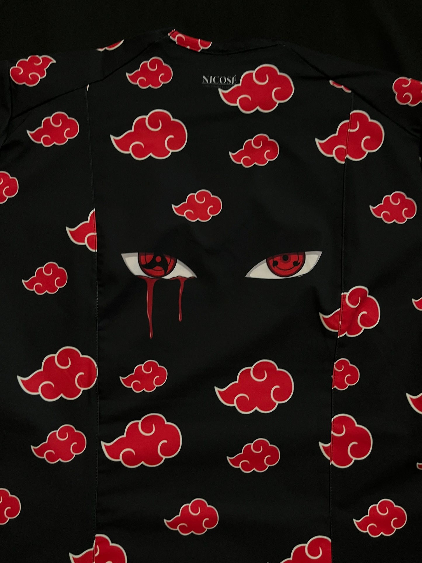 Detalle sharingan Naruto Akatsuki - top clínico mujer Nicosé