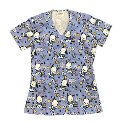 Top clínico mujer Pochacco morado frente - Nicosé uniformes clínicos Chile