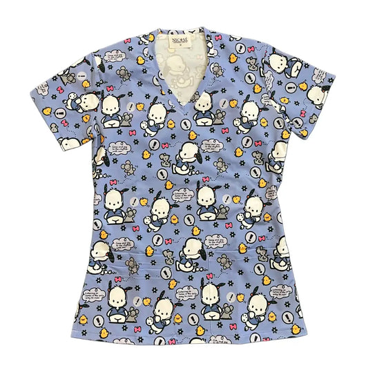 Top clínico mujer Pochacco morado frente - Nicosé uniformes clínicos Chile