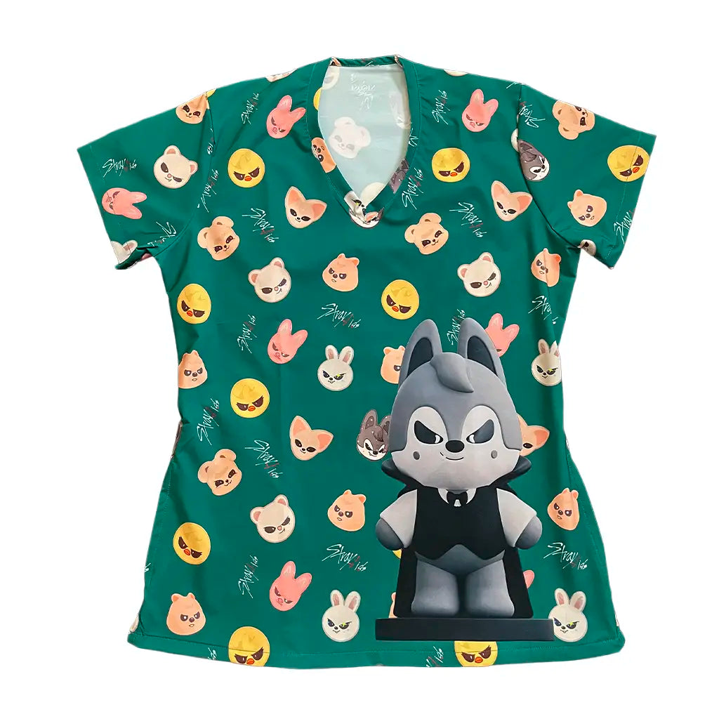 Top clínico mujer Stray Kids verde Wolfchan frente - Nicosé uniformes clínicos Chile