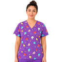 Top clínico de mujer con diseño BT21 Morado, en tela antifluido