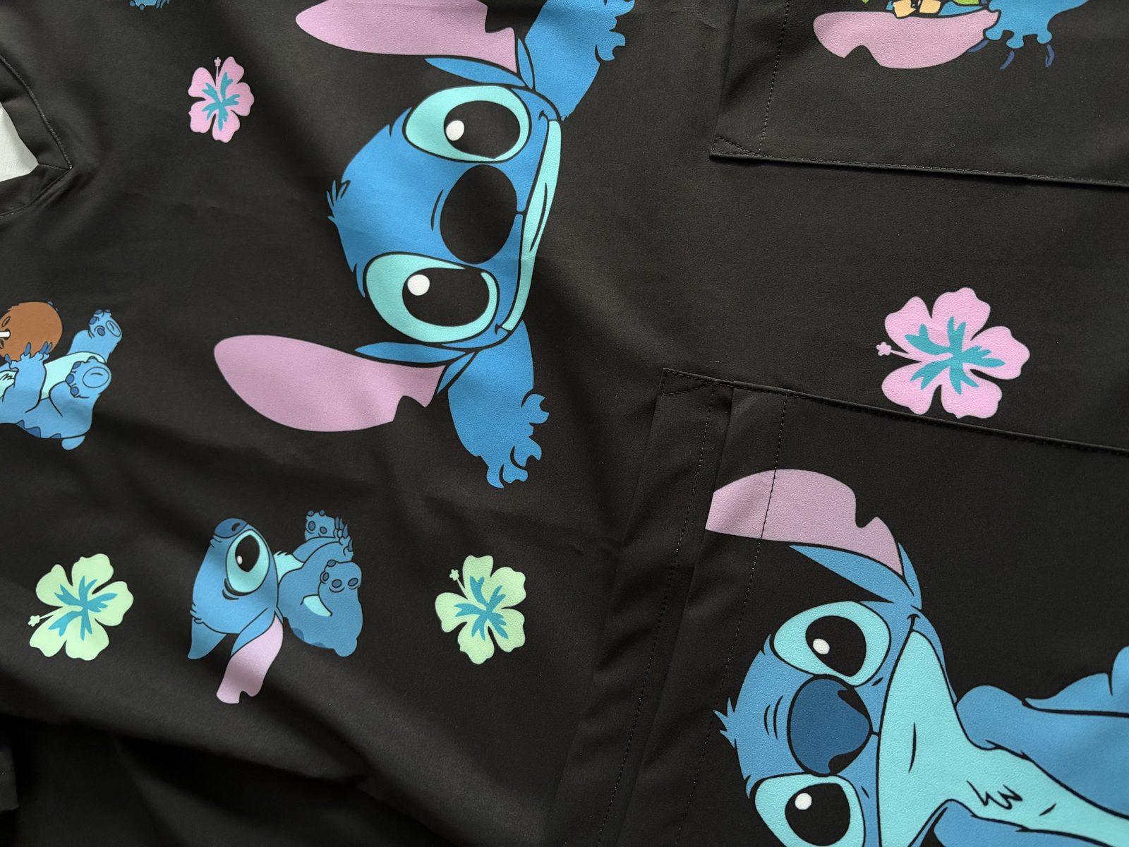Top clínico de mujer con diseño Stitch - Talla L, vista 3