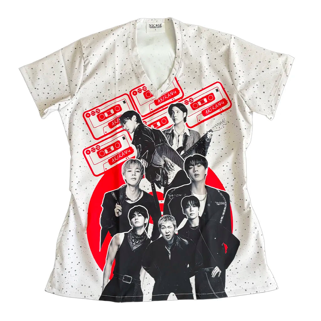 Top clínico mujer antifluido estampado BTS Arirang Hueso, vista frontal