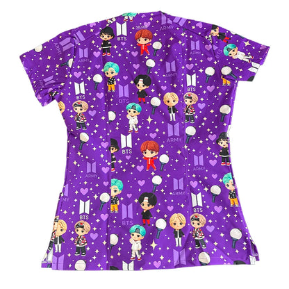 Top clínico mujer antifluido estampado BTS Tinytan Morado, vista trasera