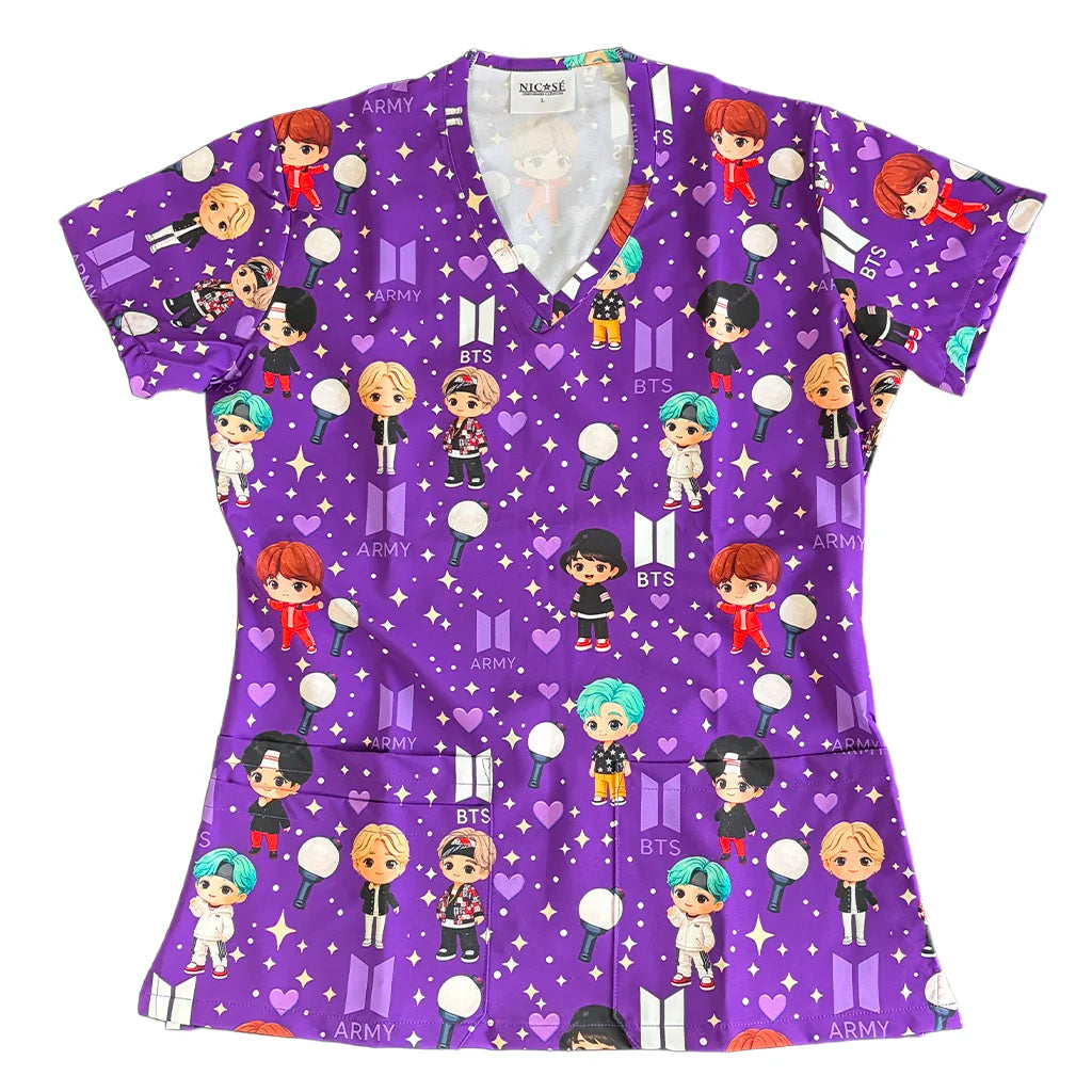 Top clínico mujer antifluido estampado BTS Tinytan Morado, vista frontal