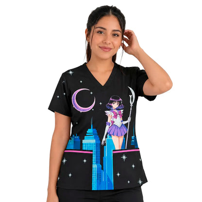 Top clínico mujer Sailor Saturn Negro puesto por modelo, vista frontal