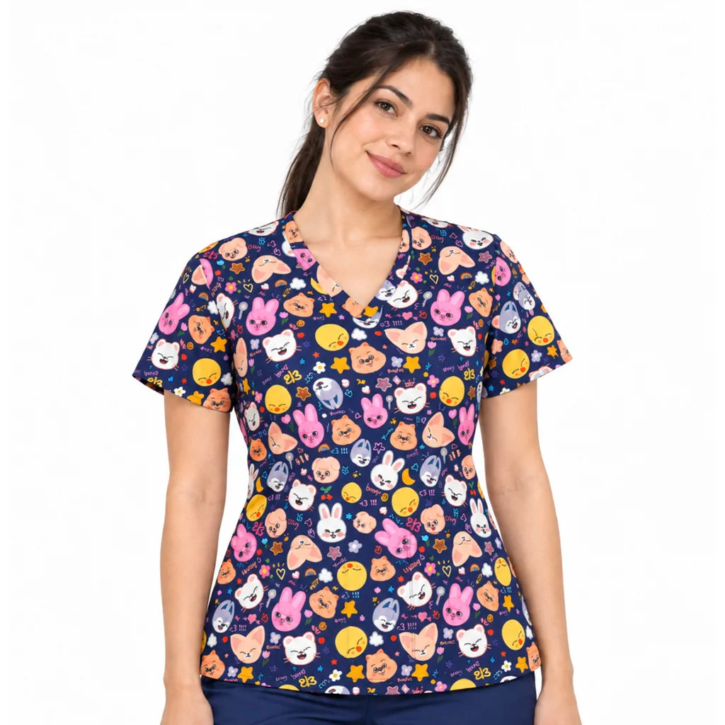 Top clínico mujer Stray Kids SKZoo Azul Marino puesto por modelo, vista frontal