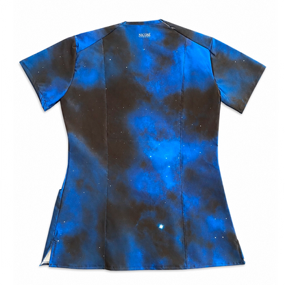 Top clínico mujer antifluido estampado galaxia azul, vista trasera